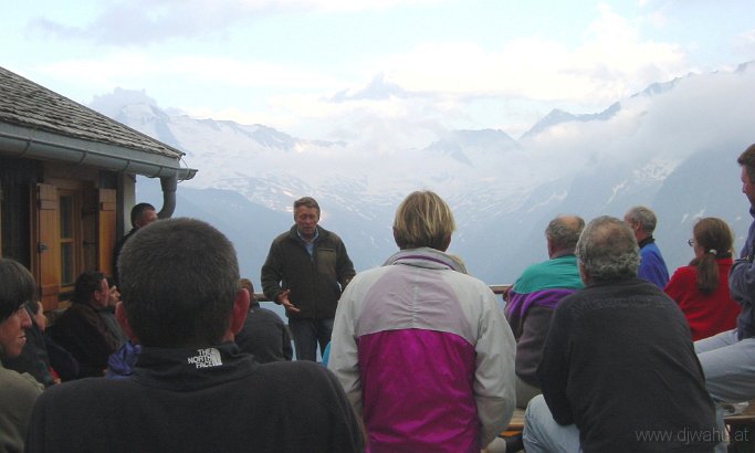 DSC05145-OlpererhuettenwirtFranzRede.JPG