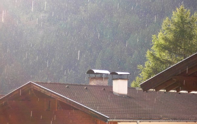 P1000556-DachUeberKopf-Regen.JPG