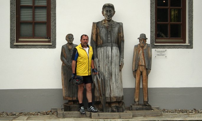 Img_4372-Reinhold-mitMariaFassnauer230cmUndEltern.jpg