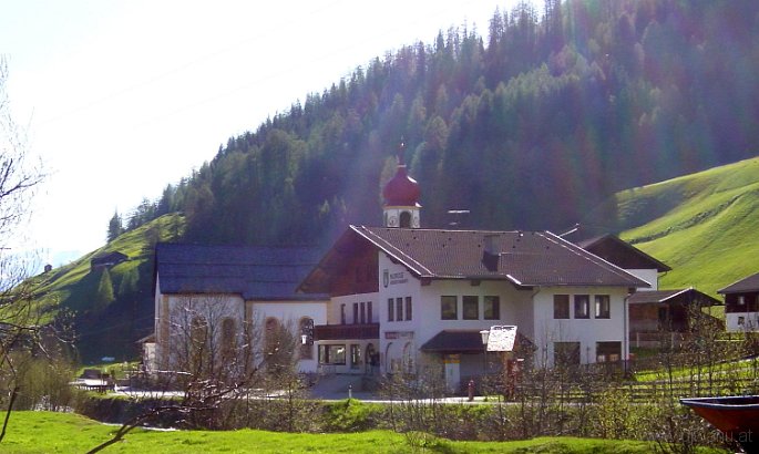 DSC01869-GemeindehausKirche.JPG